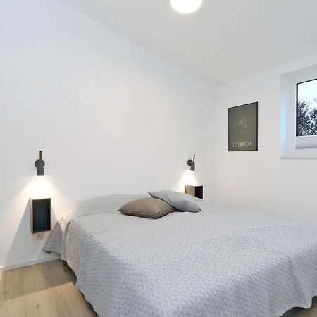 Cozy In Lembruch-duemmer With Kitchen